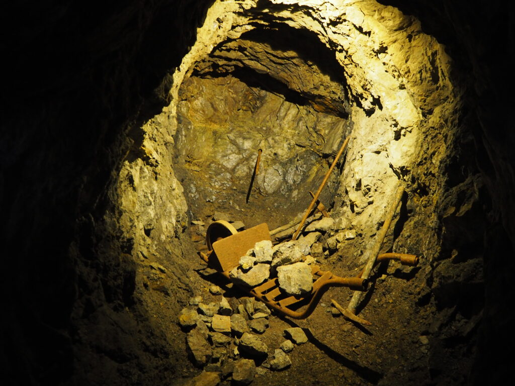 Image of a tunnel in the Sessa mine complete with mining tools.
